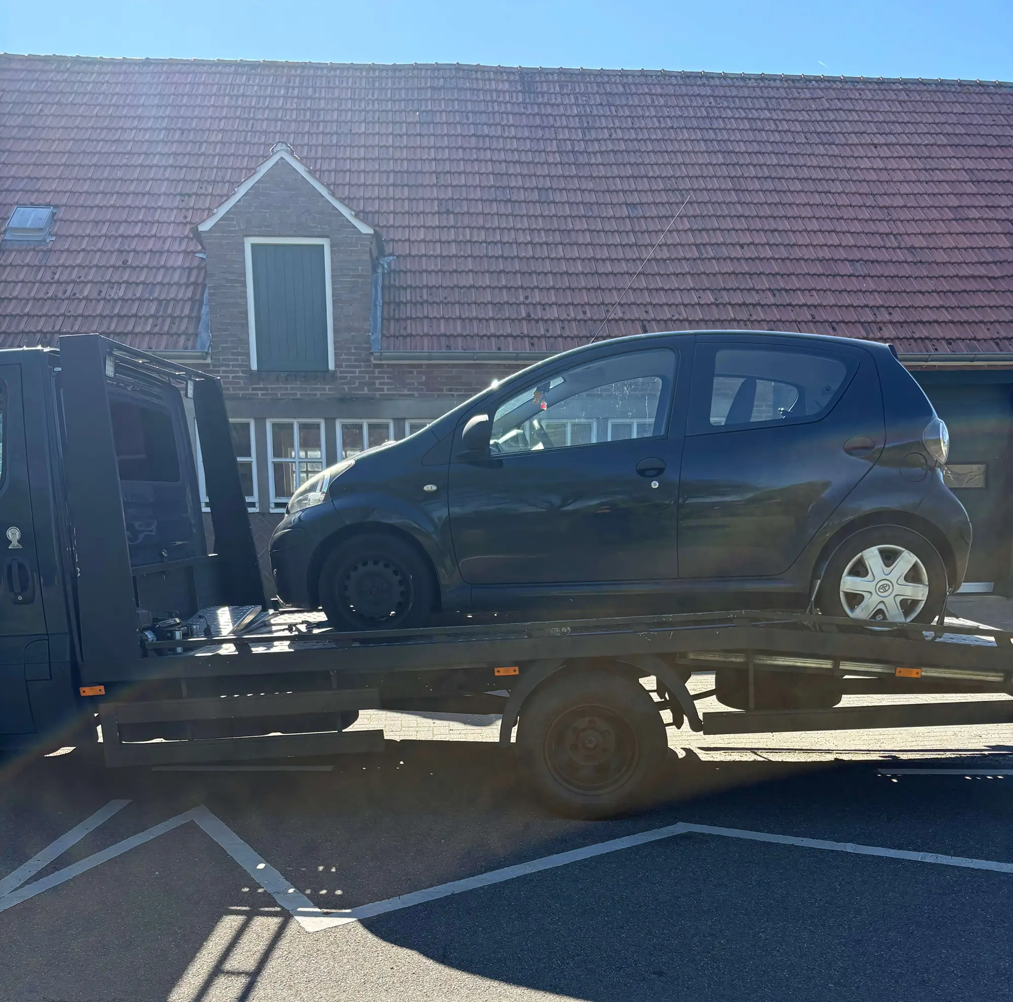 Officiële regels auto slepen in Nederland